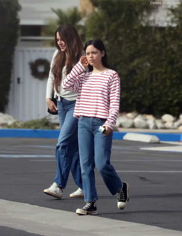 Jenna Ortega photo 4 of 5476