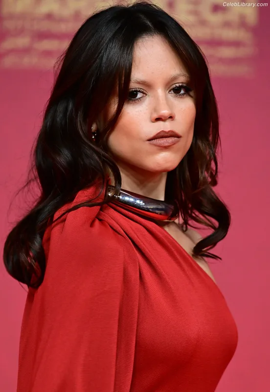 Jenna Ortega photo 7 of 5476