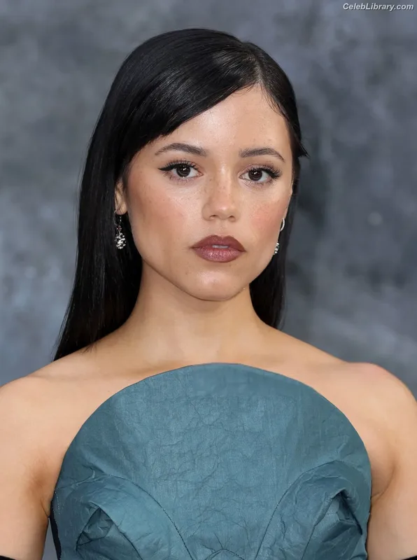 Jenna Ortega photo 7 of 5476
