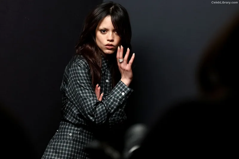 Jenna Ortega photo 1 of 5476