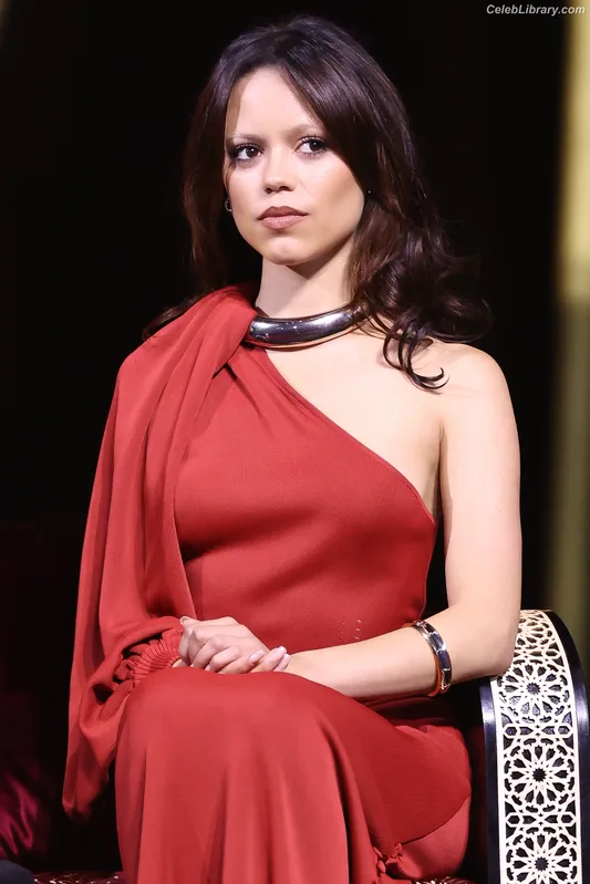 Jenna Ortega photo 9 of 5476