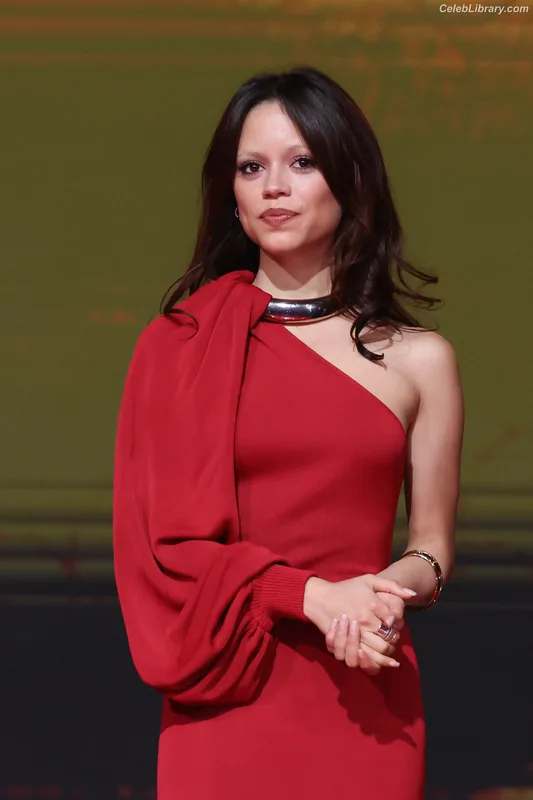 Jenna Ortega photo 9 of 5476