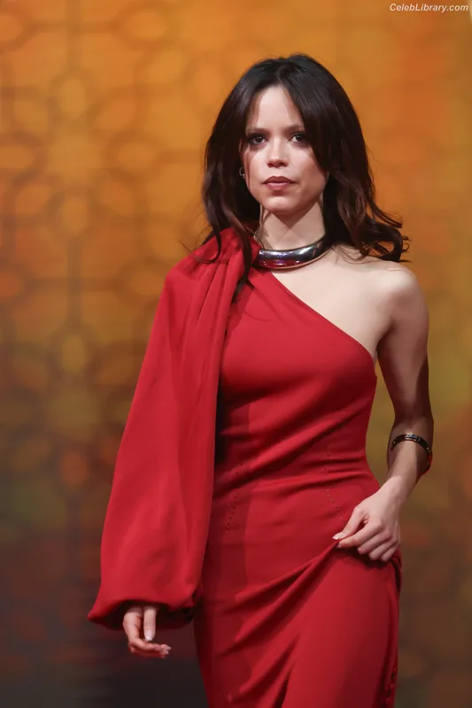 Jenna Ortega photo 13 of 5476