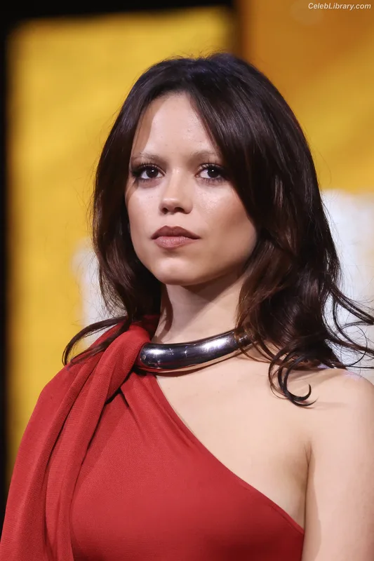 Jenna Ortega photo 16 of 5476
