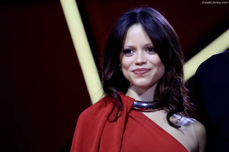 Jenna Ortega photo 3 of 5476