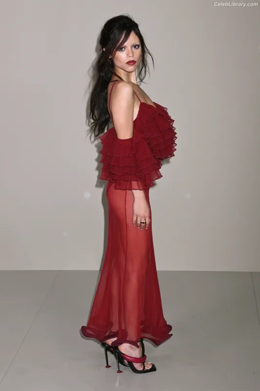 Jenna Ortega photo 3 of 5476