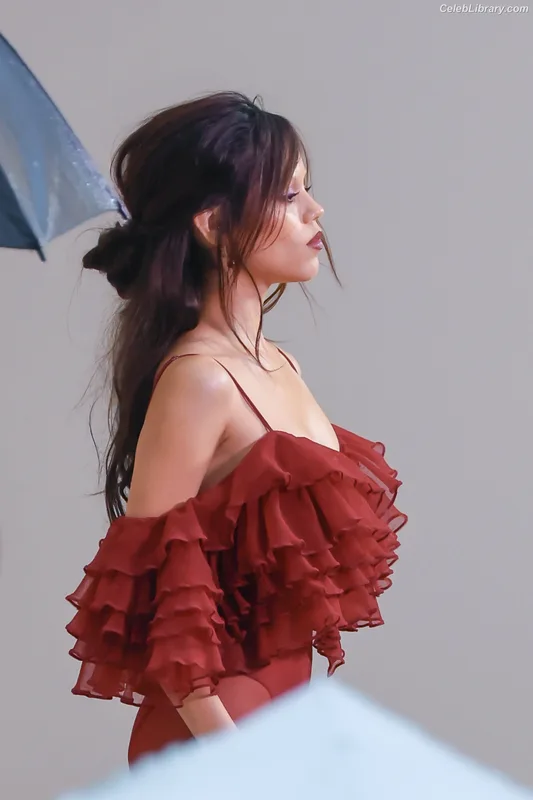 Jenna Ortega photo 8 of 5476