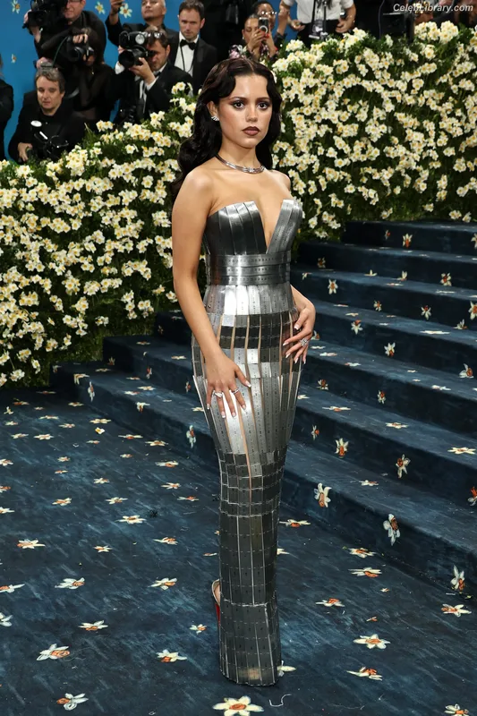 Jenna Ortega photo 2 of 5476