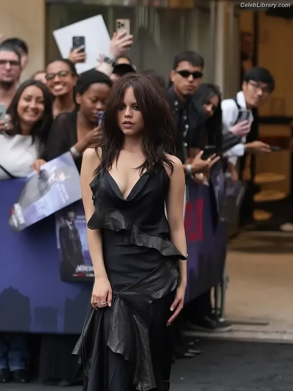 Jenna Ortega photo 8 of 5476