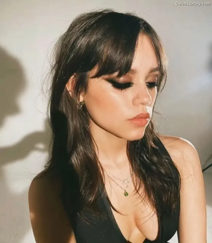 Jenna Ortega photo 7 of 5476