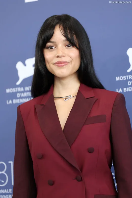 Jenna Ortega photo 3 of 5476