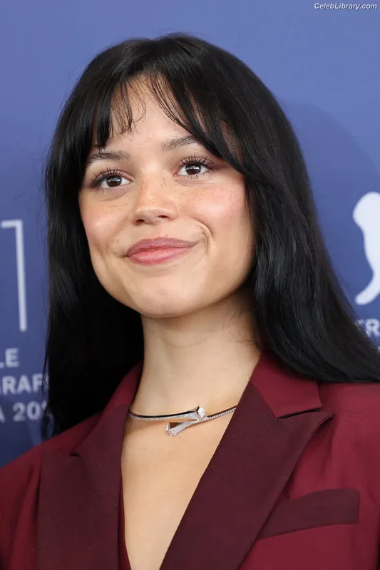 Jenna Ortega photo 9 of 5476