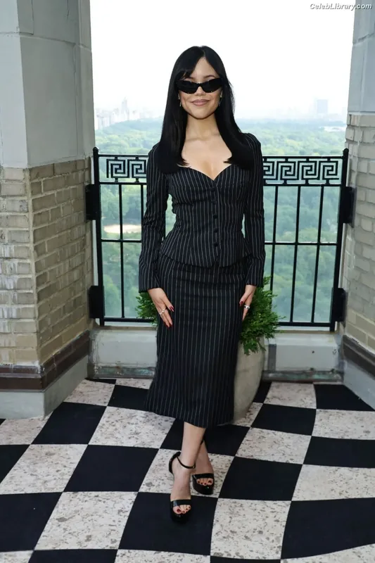 Jenna Ortega photo 3 of 5476