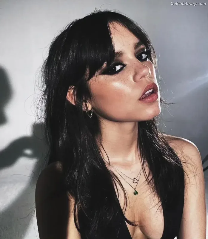 Jenna Ortega photo 19 of 5476