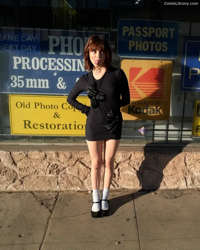 Jenna Ortega photo 1 of 5476