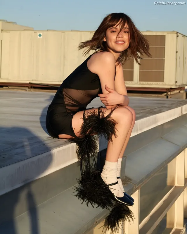 Jenna Ortega photo 1 of 5476