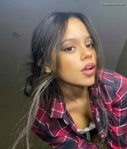 Jenna Ortega photo 12 of 5476