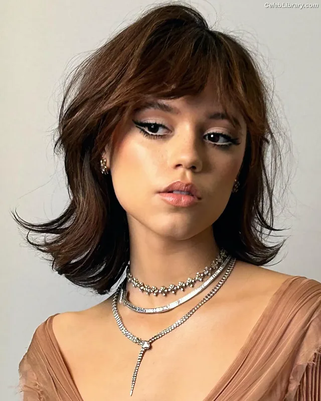 Jenna Ortega photo 1 of 5476
