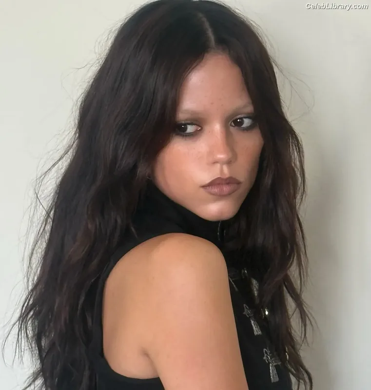 Jenna Ortega photo 5 of 5476