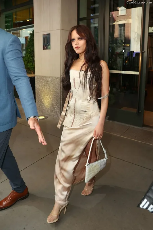 Jenna Ortega photo 15 of 5476