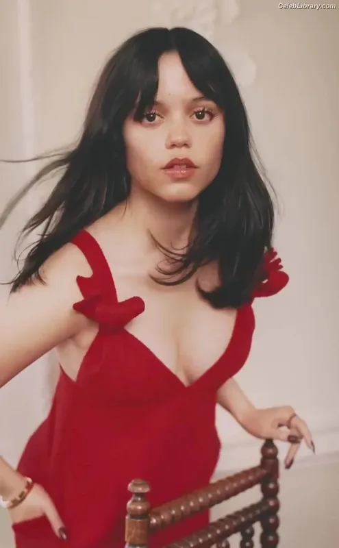 Jenna Ortega photo 6 of 5476