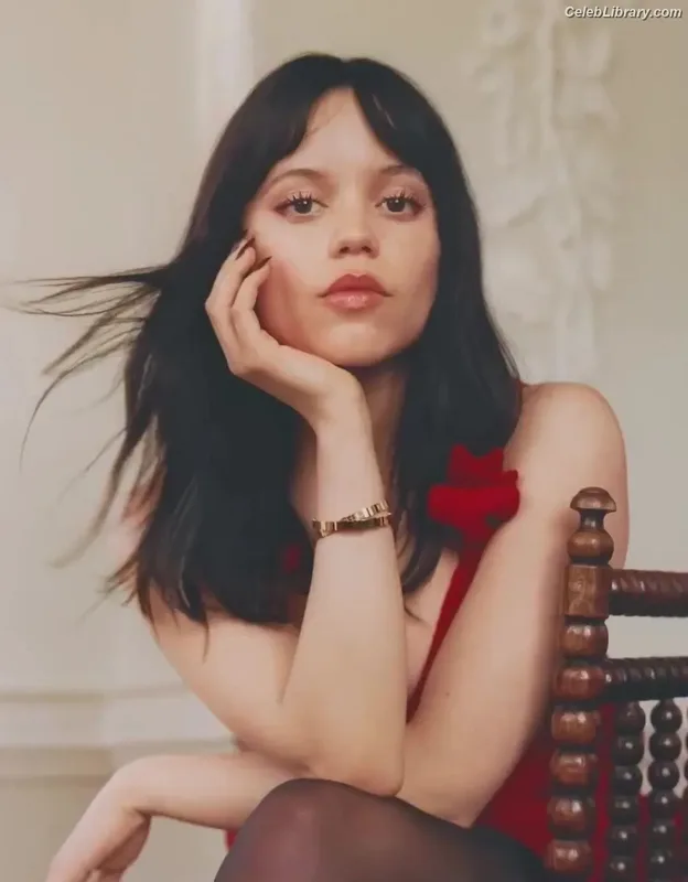 Jenna Ortega photo 8 of 5476