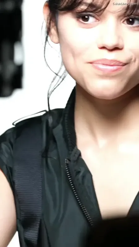 Jenna Ortega photo 3 of 5476