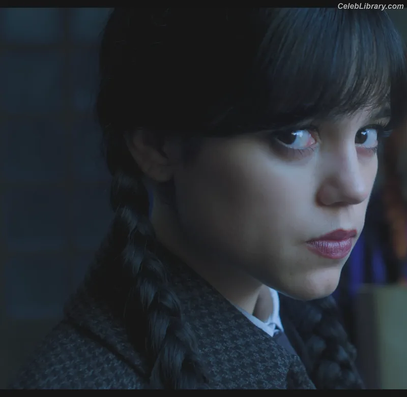 Jenna Ortega photo 1 of 5476