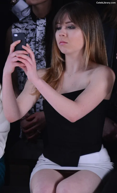 Jennette McCurdy photo 4 of 261