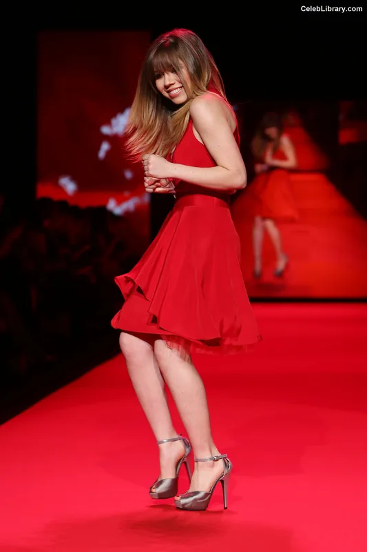Jennette McCurdy photo 5 of 261