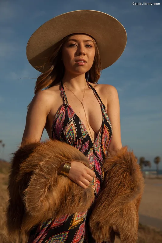 Jennette McCurdy photo 18 of 261