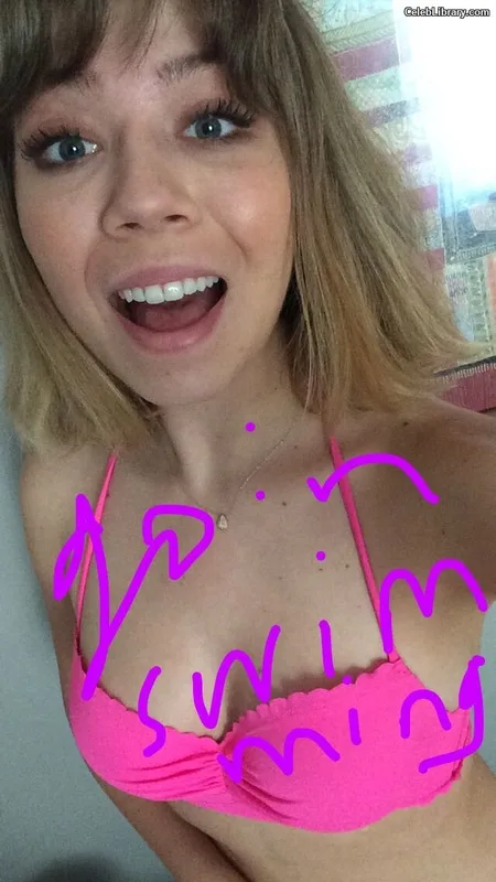 Jennette McCurdy photo 2 of 261