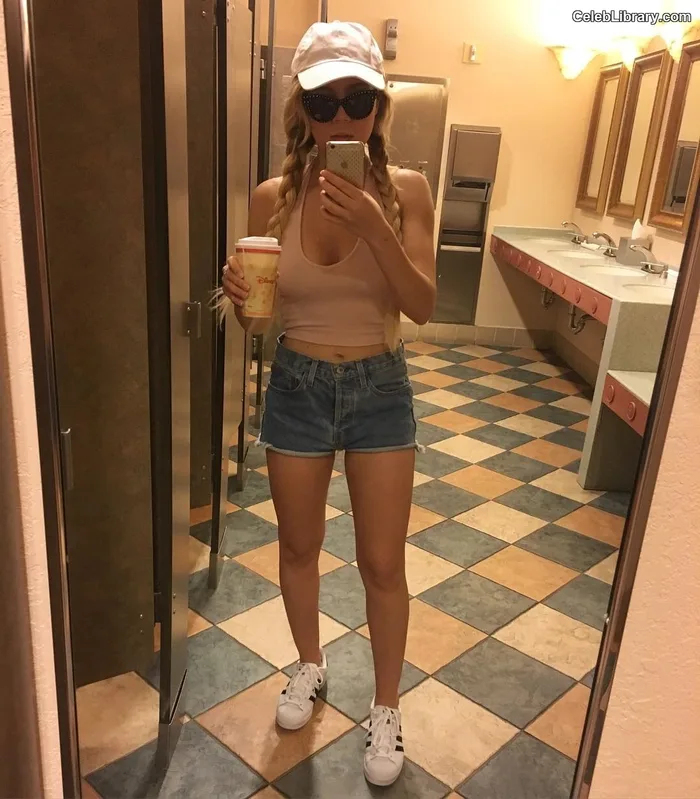 Jennette McCurdy photo 4 of 261