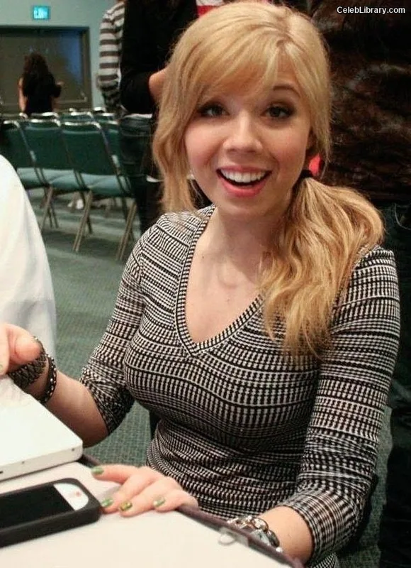 Jennette McCurdy photo 15 of 261