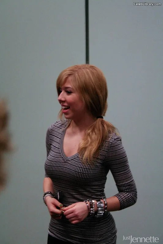 Jennette McCurdy photo 17 of 261