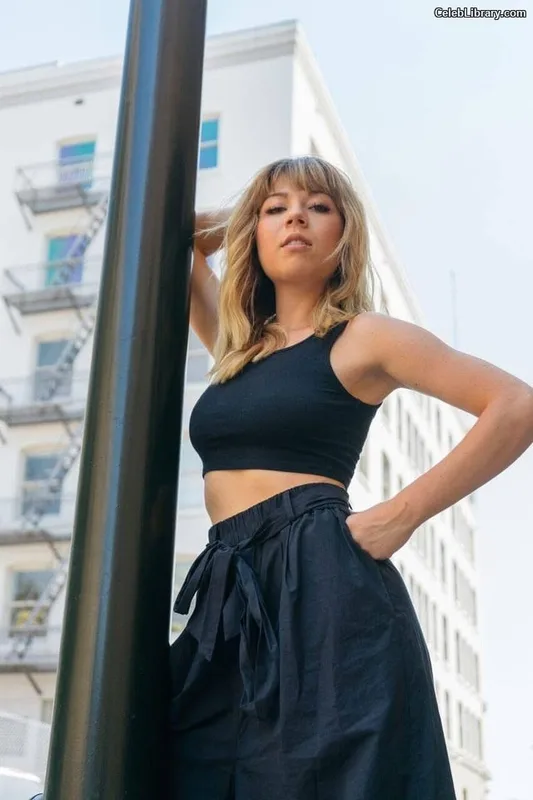 Jennette McCurdy photo 22 of 261