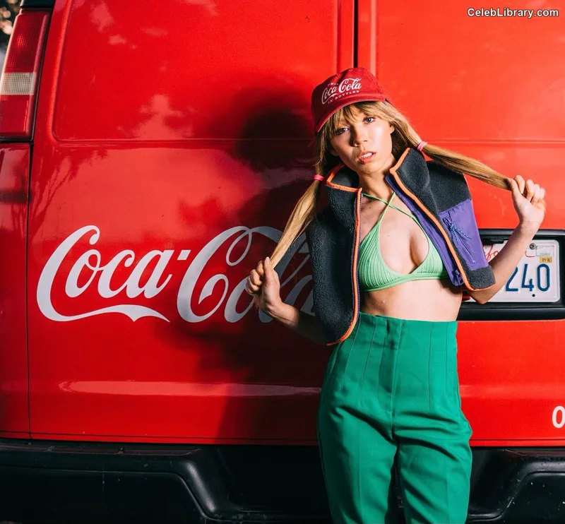 Jennette McCurdy photo 1 of 261