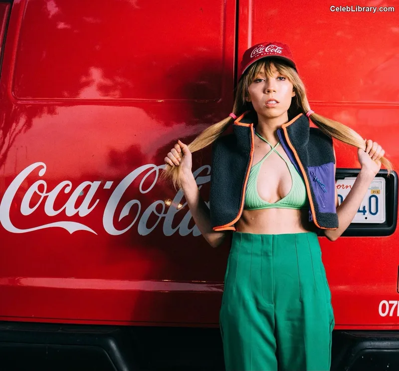 Jennette McCurdy photo 20 of 261