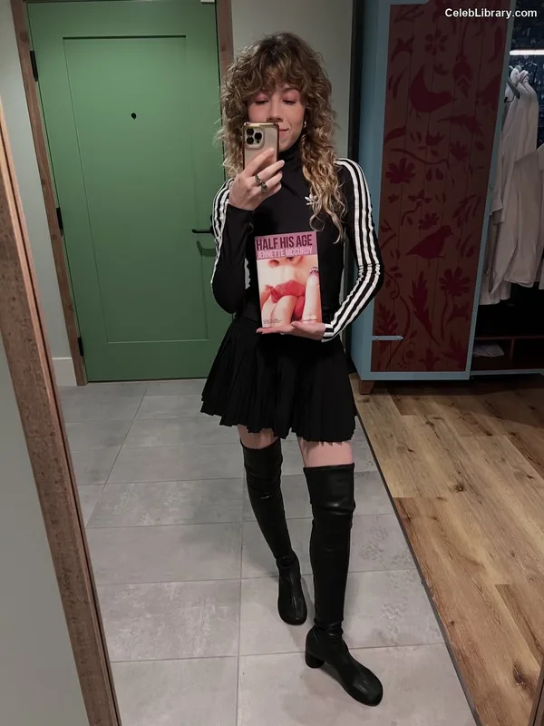 Jennette McCurdy photo 23 of 261