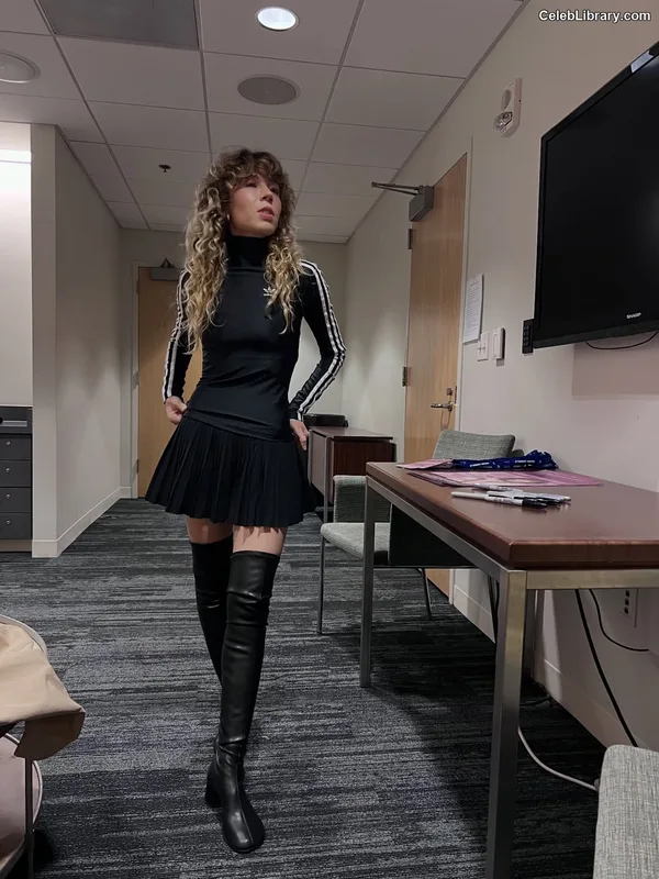Jennette McCurdy photo 24 of 261