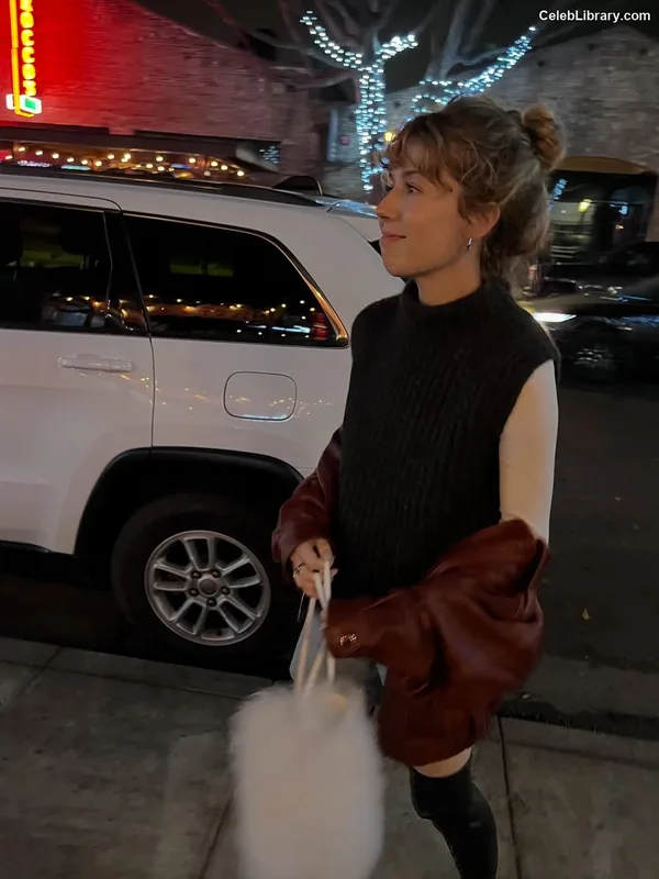 Jennette McCurdy photo 3 of 261