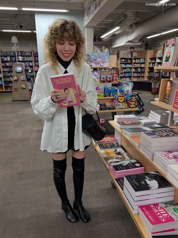 Jennette McCurdy photo 6 of 261