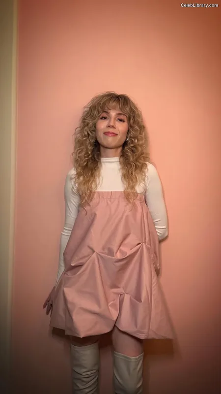 Jennette McCurdy photo 8 of 261