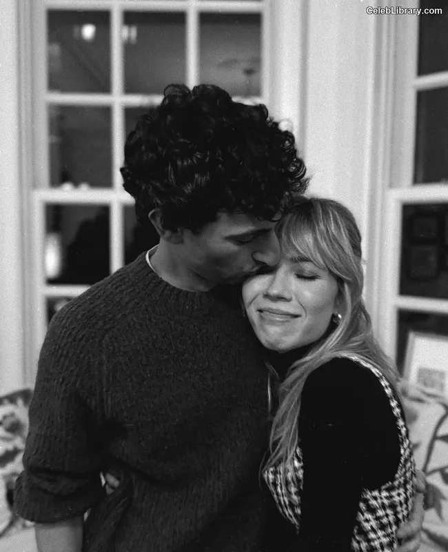 Jennette McCurdy photo 13 of 261