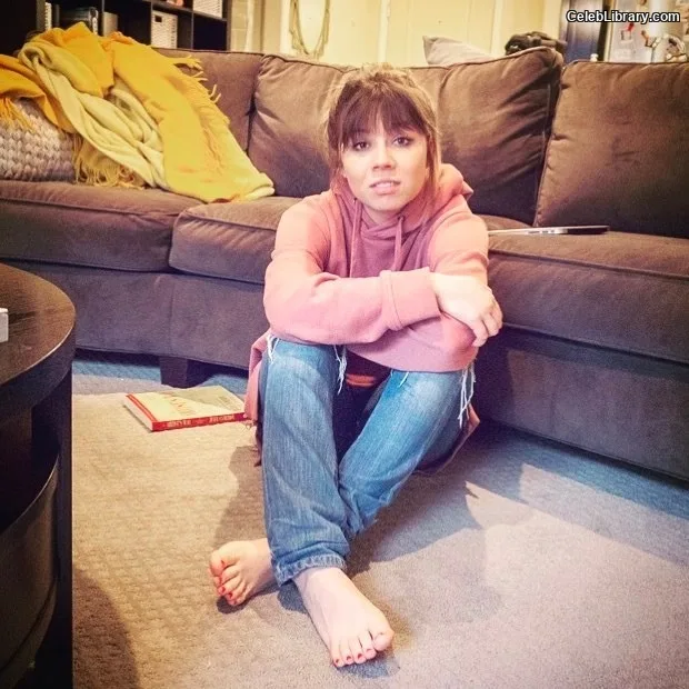 Jennette McCurdy photo 2 of 261