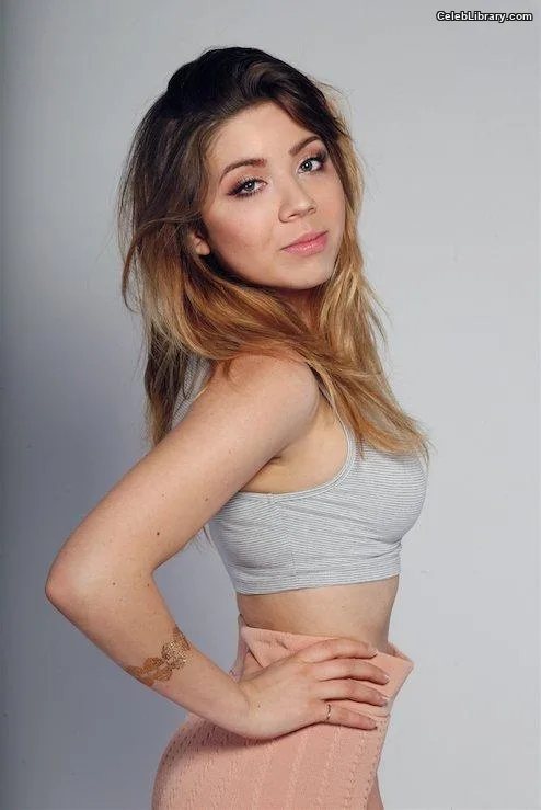 Jennette McCurdy photo 8 of 261