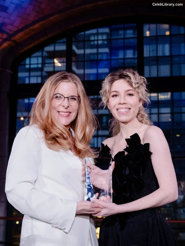 Jennette McCurdy photo 21 of 261