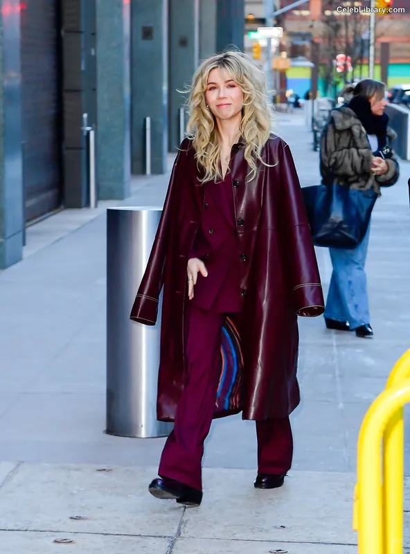 Jennette McCurdy photo 2 of 261