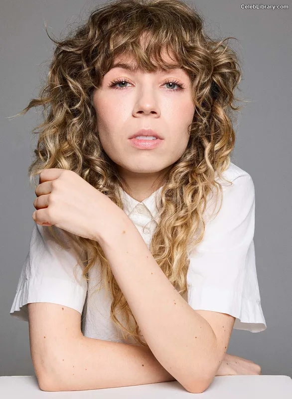 Jennette McCurdy photo 7 of 261