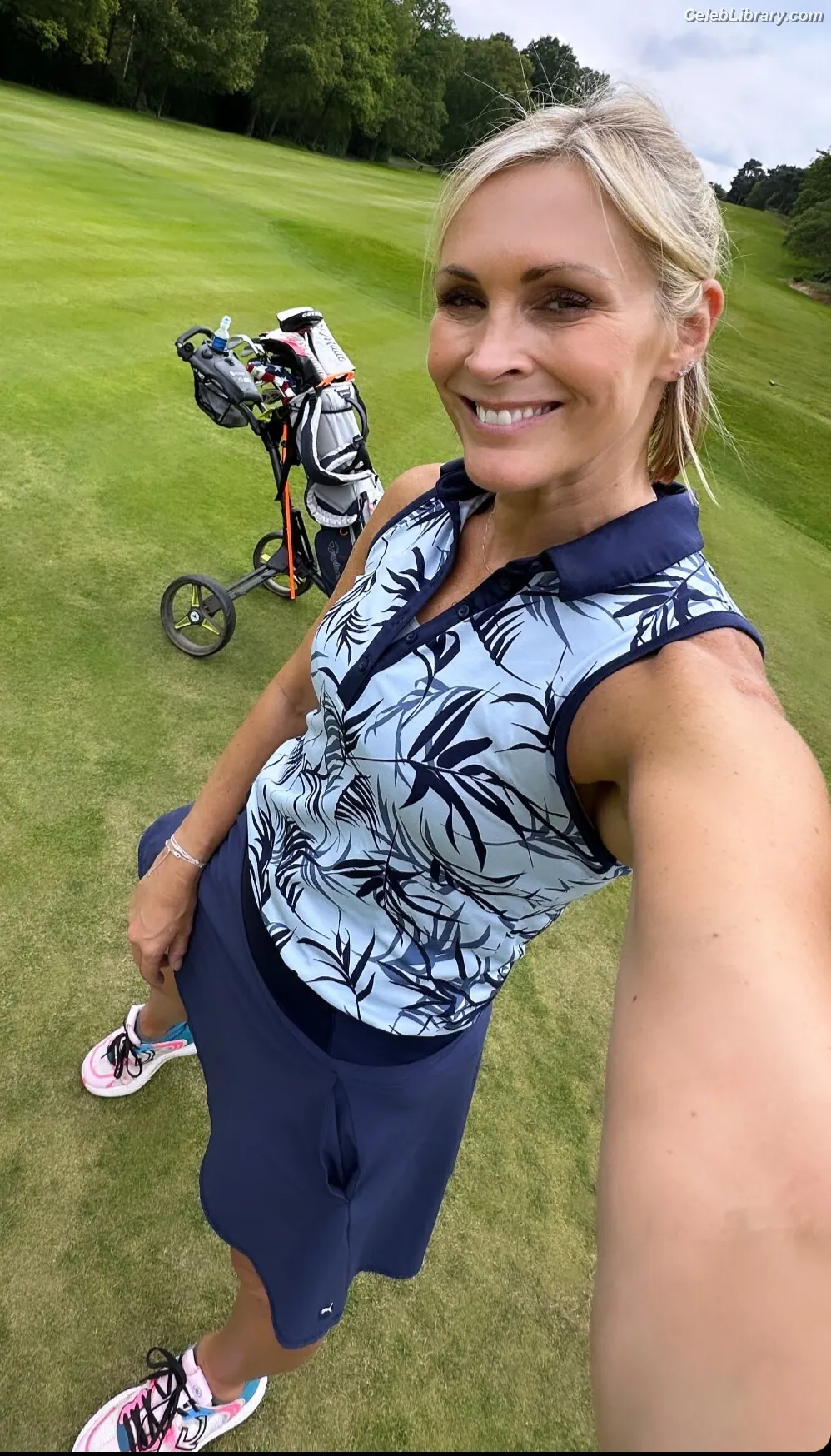 Jenni Falconer photo 21 of 193